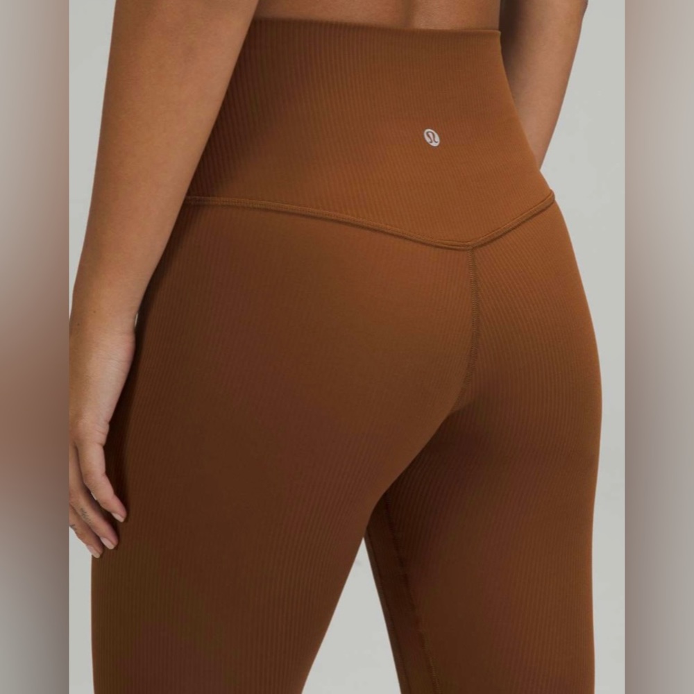 Lululemon Align Ribbed High-Rise Pant 25"
Roasted Brown